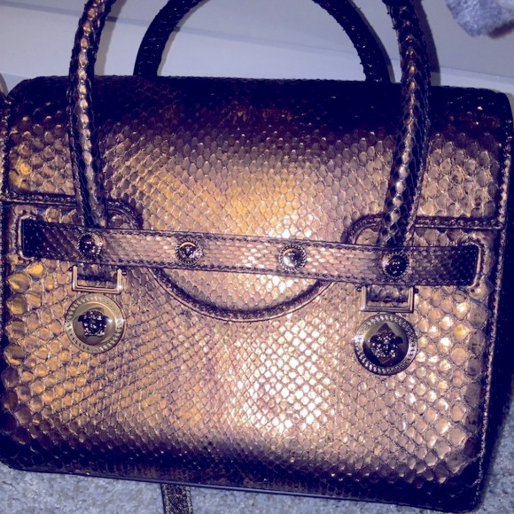 BRAND NEW NEVER USED VERSACE LIMITED EDITION!! 🔥 - Picture 3 of 4